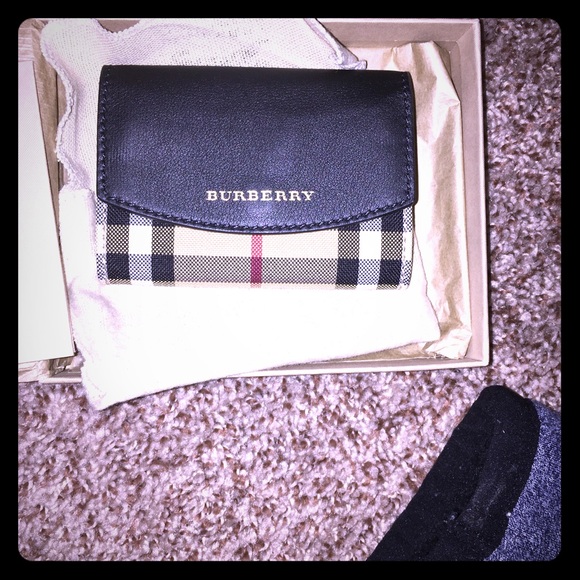 Authentic Burberry card holder - Picture 1 of 5